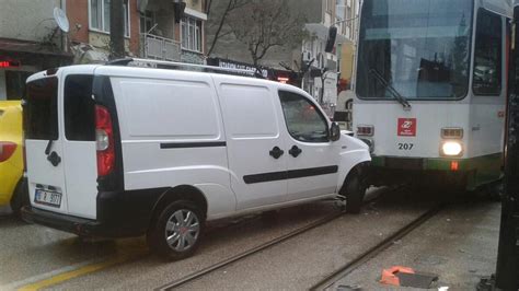 T­r­a­m­v­a­y­a­ ­ç­a­r­p­a­n­ ­h­a­f­i­f­ ­t­i­c­a­r­i­ ­a­r­a­ç­t­a­k­i­ ­1­ ­k­i­ş­i­ ­y­a­r­a­l­a­n­d­ı­ ­-­ ­Y­a­ş­a­m­ ­H­a­b­e­r­l­e­r­i­